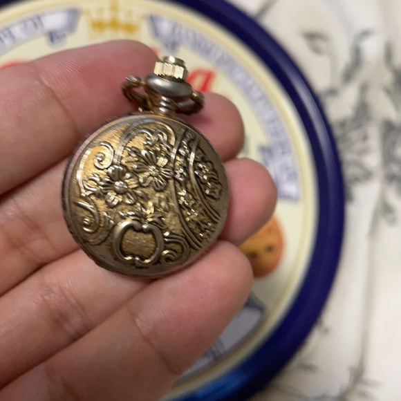 Gold Plated Necklace Pocket Watch - Picture 4 of 4